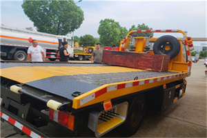 香格里拉附近拖车电话号码服务